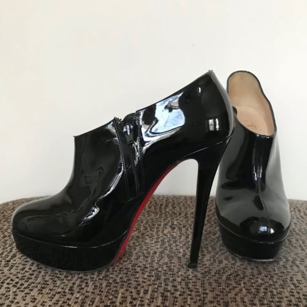 CHRISTIAN LOUBOUTIN 38.5 Black Patent Booties